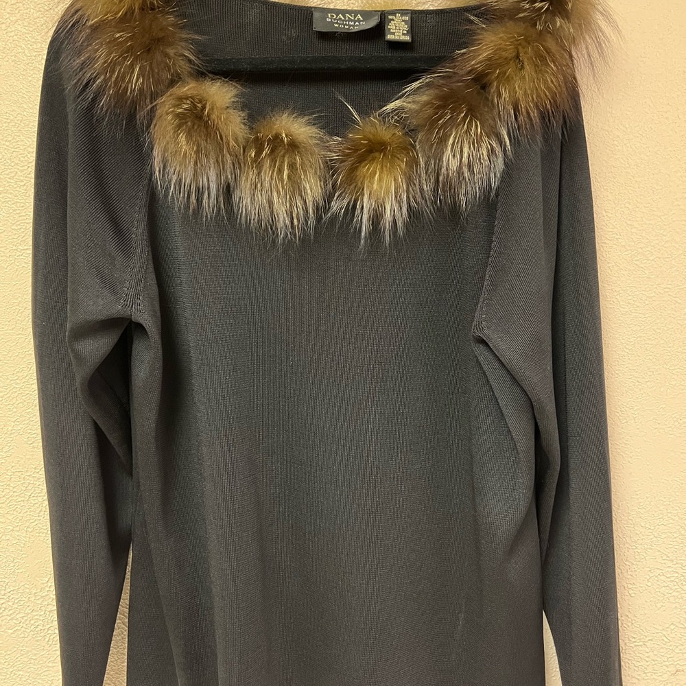 Beautiful sweet silk sweater, with a Fox Fur  whisper collar